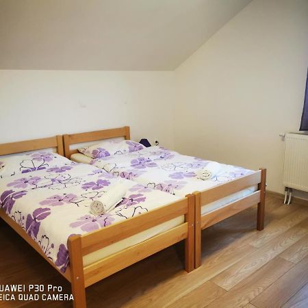 Vila Julija - Apartment & Rooms Оточац Екстер'єр фото