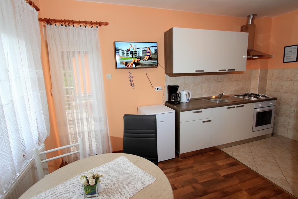 Vila Julija - Apartment & Rooms Оточац Екстер'єр фото